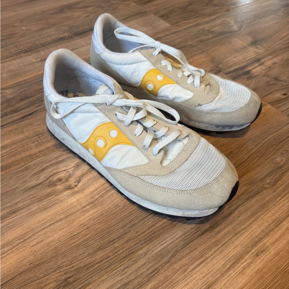 Saucony Men's White and Beige Sneakers with Yellow Accents